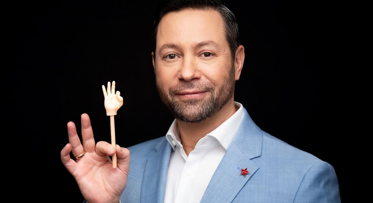 Elfred verzaubert sein Publikum bei einem Event